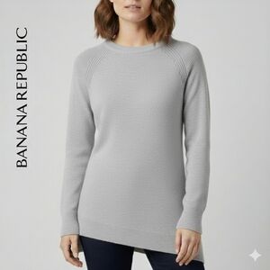 🟣 XSP Banana Republic Cotton Blend Light Grey Asymmetrical Hem Sweater